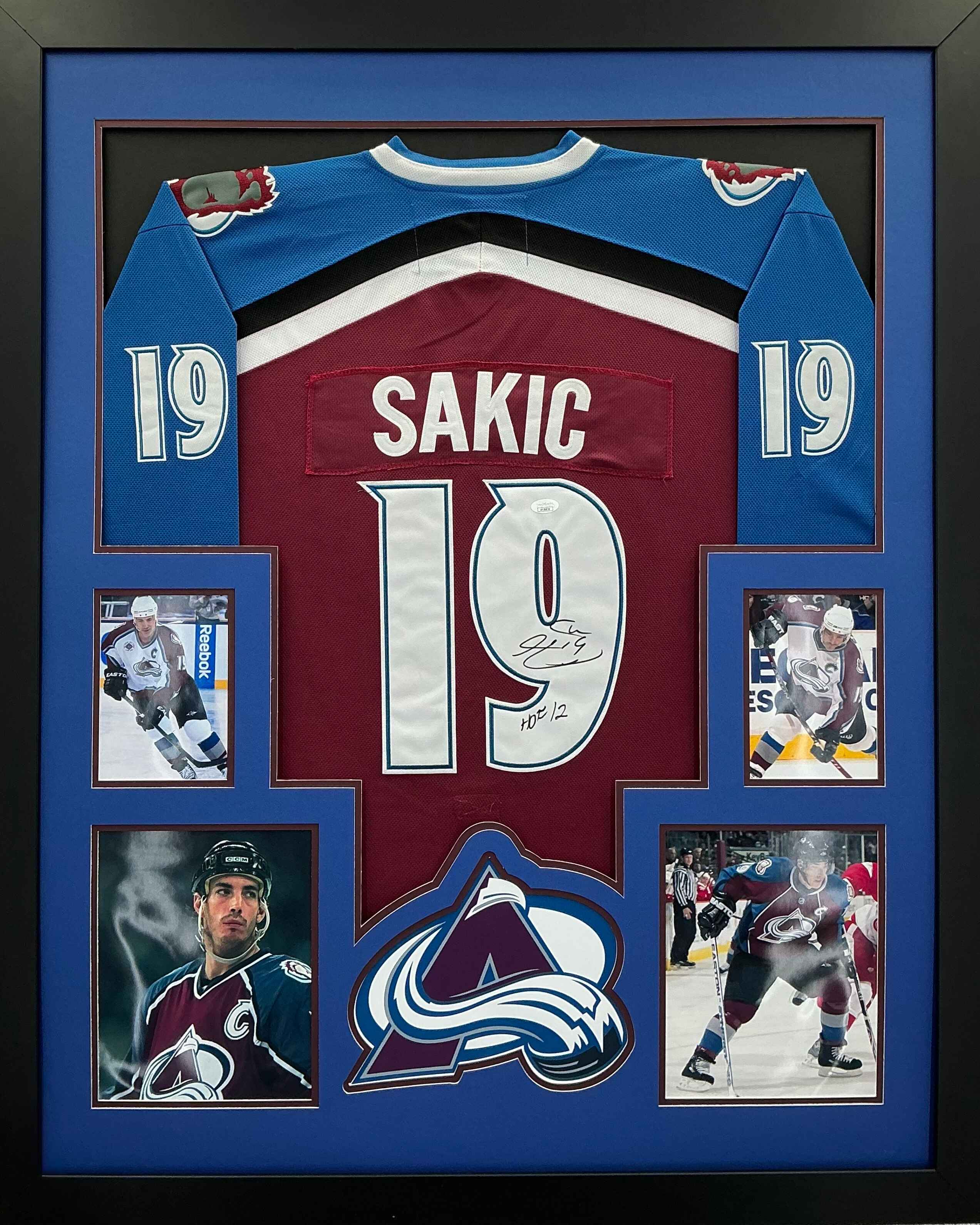 Colorado Avalanche Joe Sakic Signed Jersey Framed