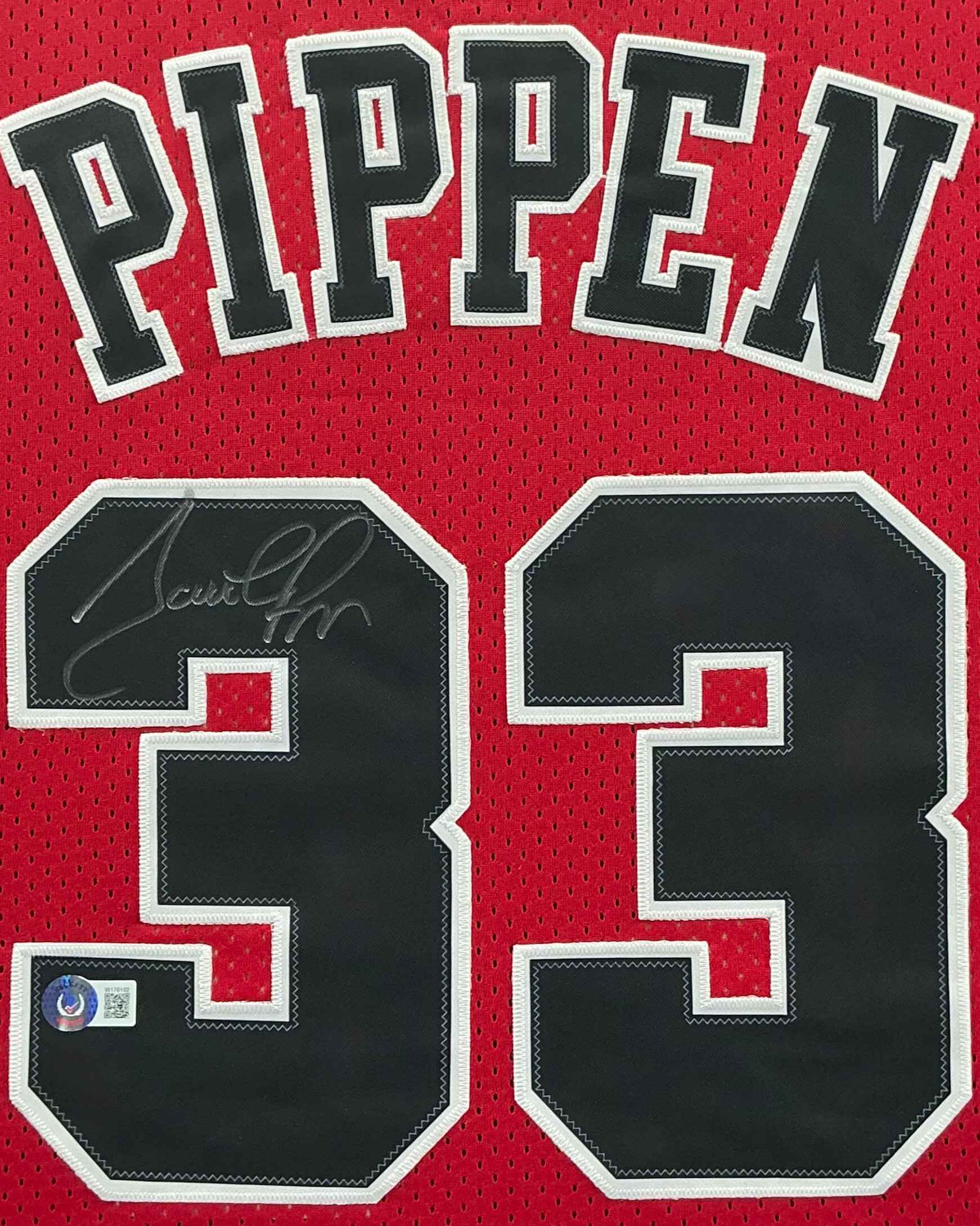 Chicago Bulls Scottie Pippen Signed Jersey Framed