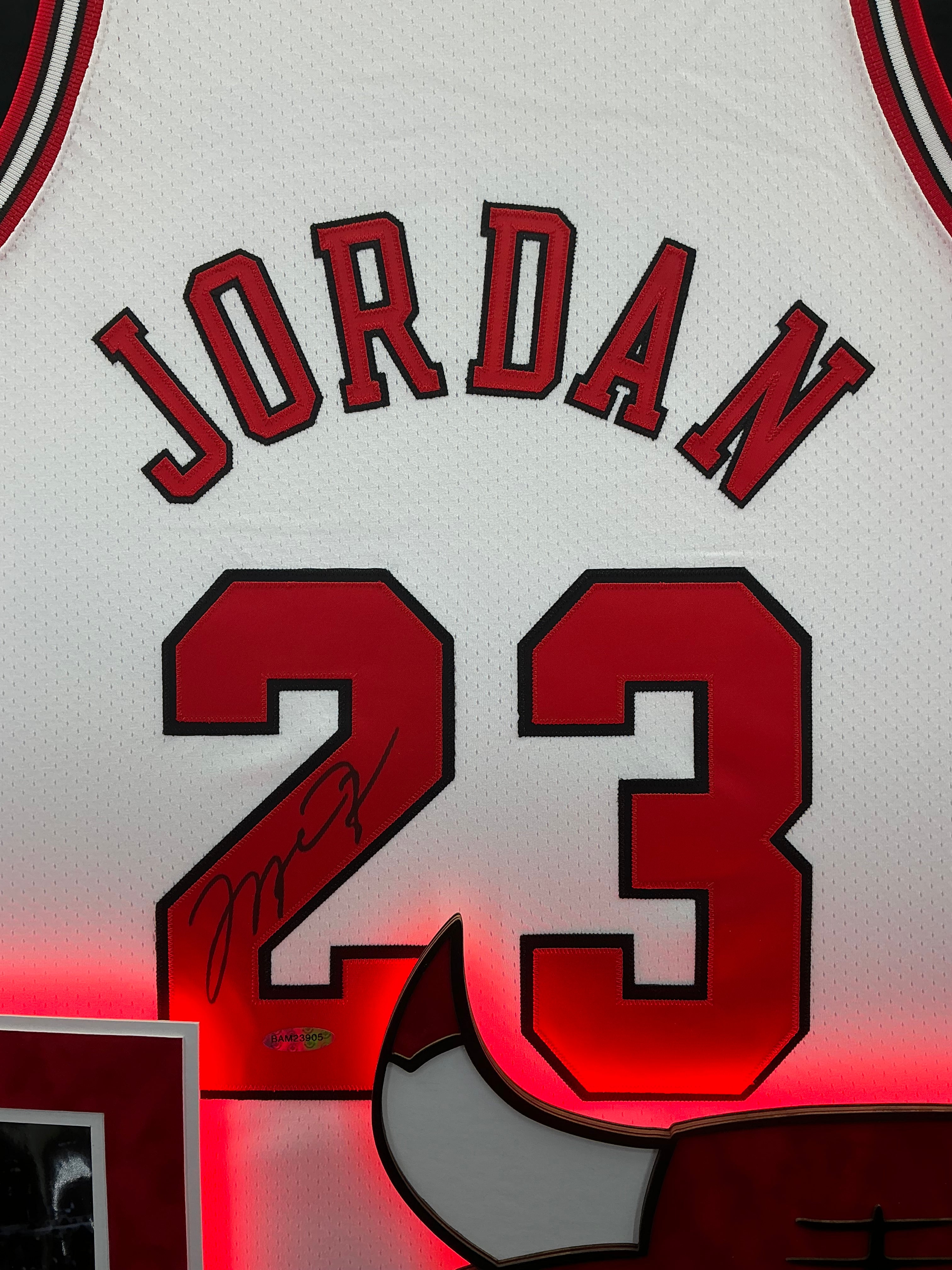 Chicago Bulls Michael Jordan Signed Jersey Framed