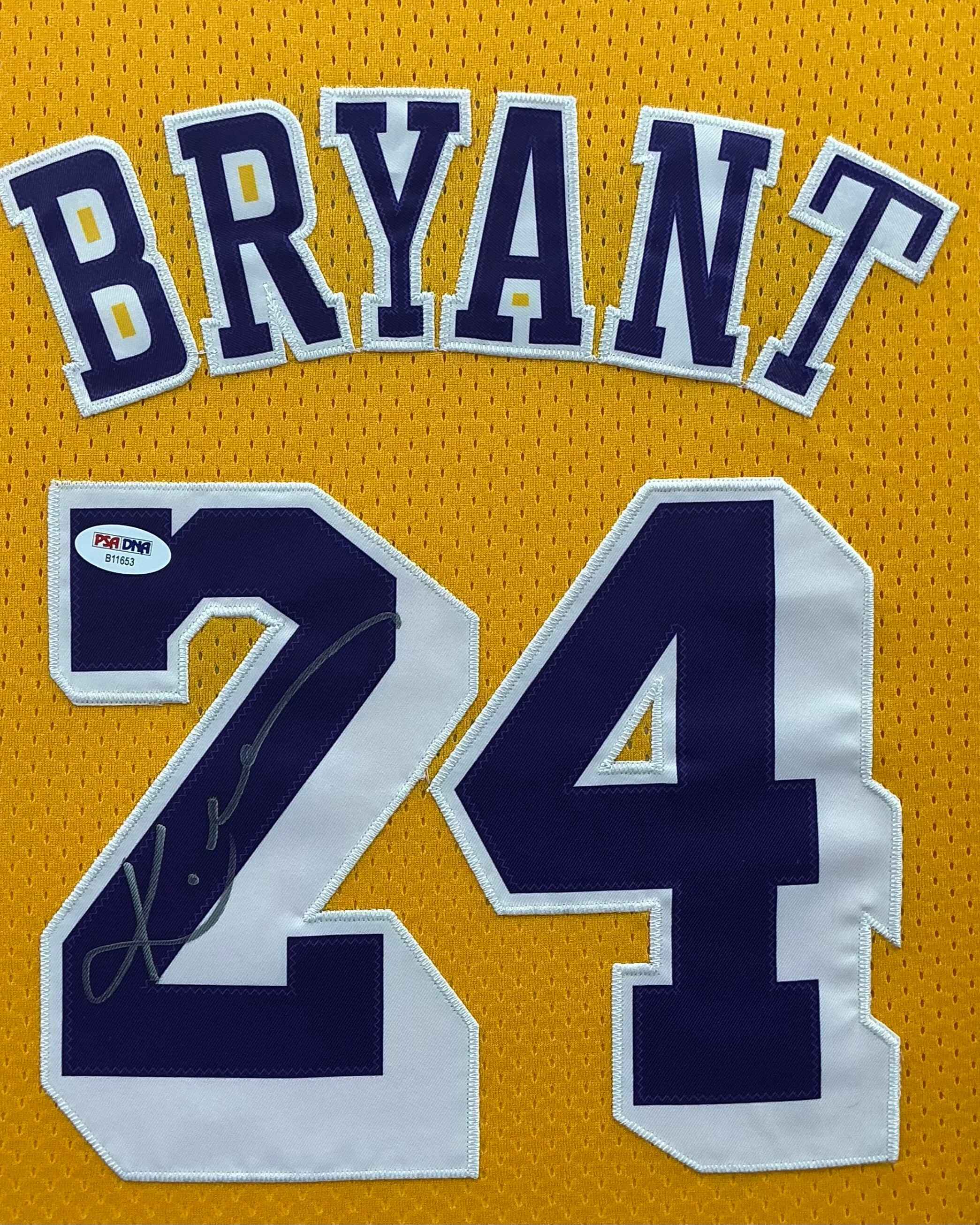Los Angeles Lakers Kobe Bryant Signed Jersey Framed