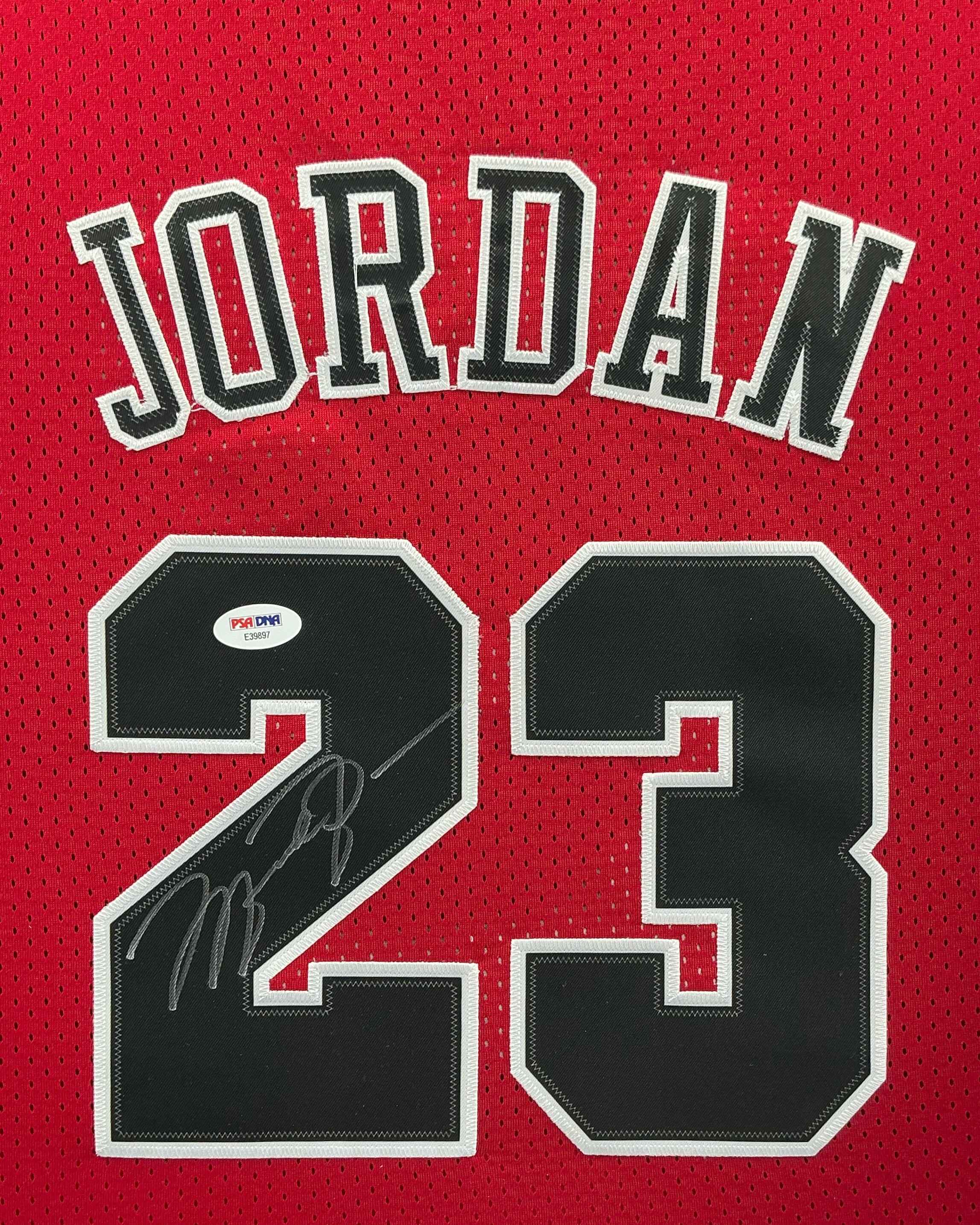 Chicago Bulls Michael Jordan Signed Jersey Framed